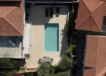 Υπουργείο Πολιτισμού για πισίνα Κασσελάκη: Σαφώς και υπάρχει αρχαιολογική παρανομία – Η άδεια που επικαλείται ο ΣΥΡΙΖΑ είναι για σηπτική δεξαμενή