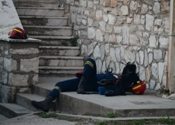 Πυροσβέστες προς ηγεσία του σώματος: “Μην παίζετε με τις ζωές μας”