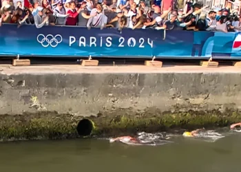 Σηκουάνας: Οι αθλητές των 10 χλμ. κολυμπούσαν δίπλα σε σωλήνες αποχέτευσης