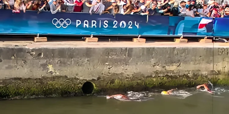 Σηκουάνας: Οι αθλητές των 10 χλμ. κολυμπούσαν δίπλα σε σωλήνες αποχέτευσης