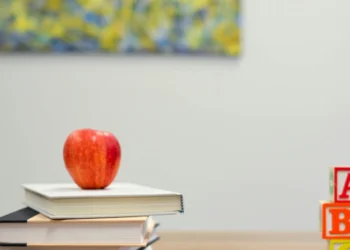 Σχολεία 2024: Σε ποια βιβλία έχουν γίνει αλλαγές για το νέο σχολικό έτος – Επανέρχεται το «καλάθι των μαθητών»