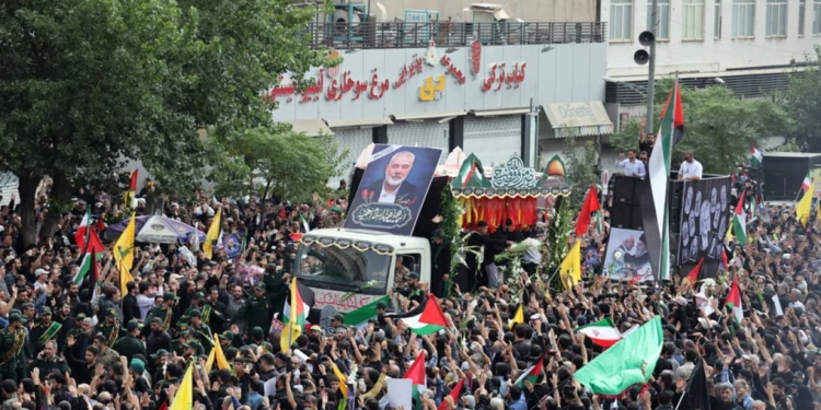 Σε κλίμα διεθνούς ανησυχίας η ταφή Χανίγια: Μπαράζ χτυπημάτων κατά της Χαμάς, ραντεβού για αντίποινα στην Τεχεράνη