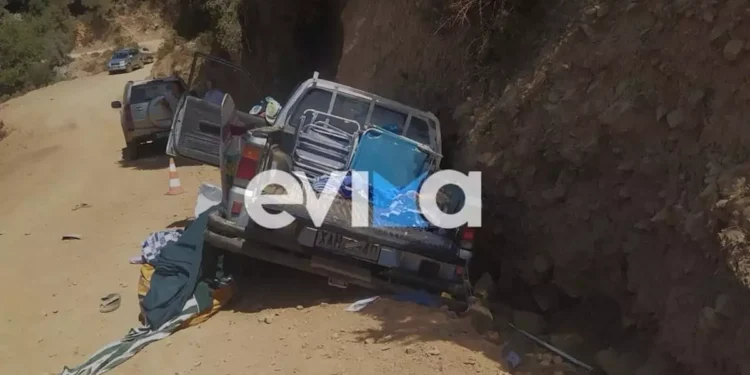 Τροχαίο ατύχημα στην Εύβοια: Τούμπαρε αγροτικό στα Θαψά, τέσσερις τραυματίες