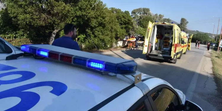 Σαλαμίνα: 16χρονος οδηγός ΙΧ τραυματίστηκε σοβαρά σε τροχαίο