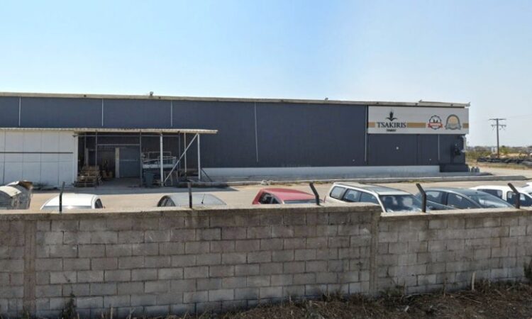 Θεσσαλονίκη: Vegan έκαψαν το εργοστάσιο της Tsakiris Family – «Είστε δολοφόνοι εκατομμυρίων ζώων»