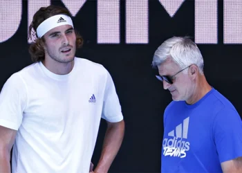 Τσιτσιπάς: Πρώτο trend στα social media για τις βρισιές στον πατέρα του – Δείτε τι του γράφουν