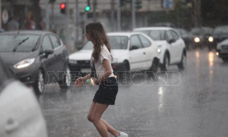 Καιρός: Πού αναμένονται τοπικές βροχές και καταιγίδες – Πώς θα κάνουμε Δεκαπεντάυγουστο