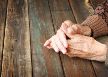 Βόλος: Χτύπησε τη μητέρα του στο κεφάλι για να του γράψει το σπίτι