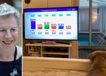 Έλενα Ακρίτα: Σχολίασε δημοσκόπηση αποκαλύπτοντας την πισίνα στο σπίτι της – «Τον χορτασμένο μην τον φοβάσαι»