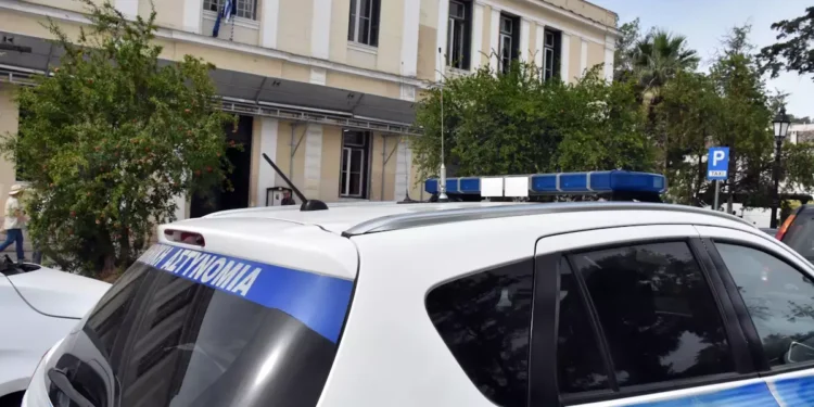 Θεσσαλονίκη: 38χρονος προσπάθησε να μπει με μαχαίρι στο σπίτι της πρώην συντρόφου του – Πάτησε το panic button