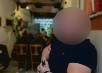 Η σύζυγος του αστυνομικού που αυτοκτόνησε στον Νέο Βουτζά περιγράφει τις τελευταίες στιγμές του: «Μου είπε θα δω τι θα κάνω και έγινε αυτό που έγινε»