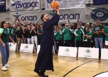 Σουτέρ… παπάς έκλεψε την παράσταση στον αγιασμό του Ερασιτέχνη Παναθηναϊκού – Δείτε φωτογραφίες