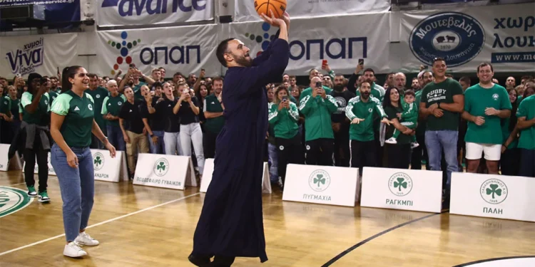 Σουτέρ… παπάς έκλεψε την παράσταση στον αγιασμό του Ερασιτέχνη Παναθηναϊκού – Δείτε φωτογραφίες