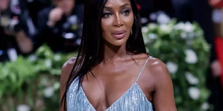 vΗ Ναόμι Κάμπελ έβαλε τα κλάματα μετά την αποκάλυψη ότι κατασπαταλούσε φιλανθρωπίες σε σπα και πεντάστερα ξενοδοχεία