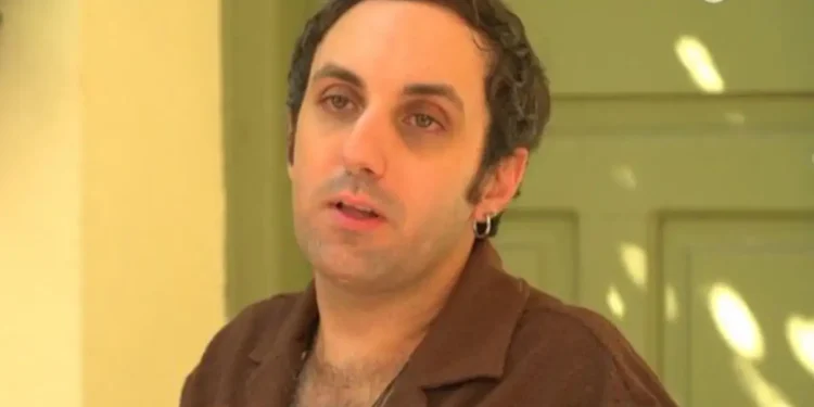 Χάρης Χιώτης: «Με έπιασαν χειροπόδαρα και με πέταξαν έξω από το θέατρο γιατί νόμιζαν ότι ήμουν επαίτης»