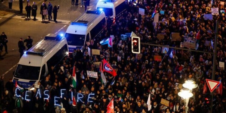 Γερμανία: Κλείνουν το ένα μετά το άλλο τα ισλαμικά κέντρα – «Προπύργια προπαγάνδας της Τεχεράνης»