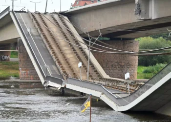 Γερμανία: Κατέρρευσε τμήμα της γέφυρας Καρόλα στη Δρέσδη – Δεν υπάρχουν θύματα