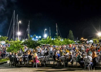 Τον μαχαίρωσε στο κεφάλι ενώ διασκέδαζε – Αναστάτωση στη γιορτή της σαρδέλας στην Πρέβεζα