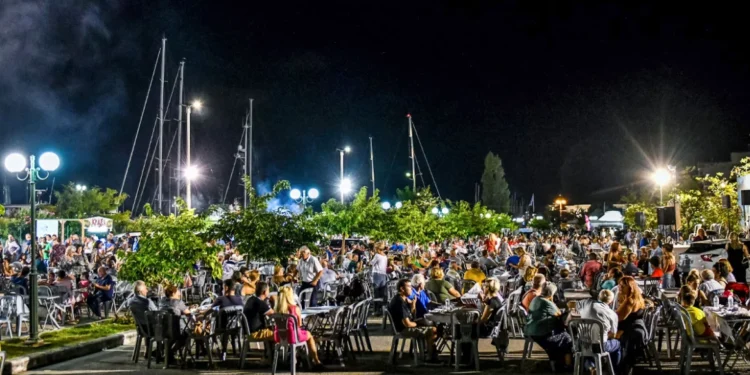 Τον μαχαίρωσε στο κεφάλι ενώ διασκέδαζε – Αναστάτωση στη γιορτή της σαρδέλας στην Πρέβεζα