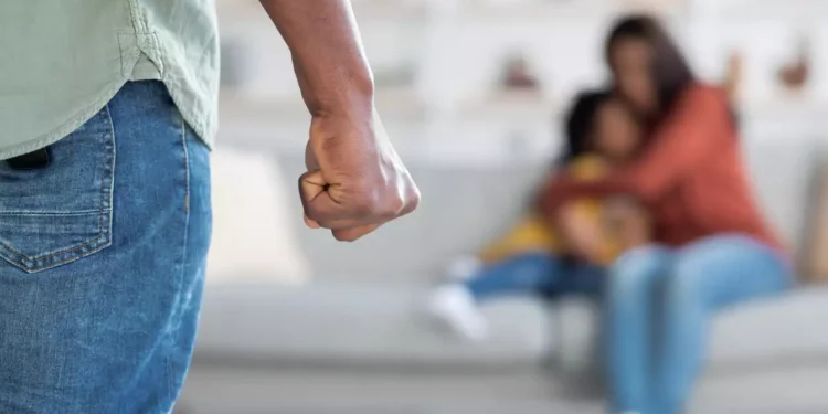 Αλεξανδρούπολη: Έσπασε το χέρι της συντρόφου του και έβαλε φωτιά στα έπιπλα