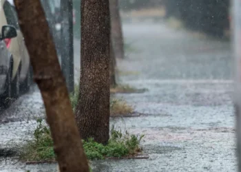 Καιρός: Φθινοπωρινό σκηνικό και σήμερα με βροχές και καταιγίδες -Δείτε σε ποιες περιοχές