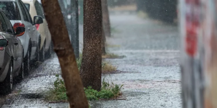Καιρός: Φθινοπωρινό σκηνικό και σήμερα με βροχές και καταιγίδες -Δείτε σε ποιες περιοχές