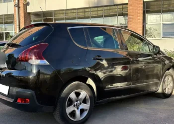 Καταδίωξη στο κέντρο της Αθήνας: Διακινητές είχαν στοιβάξει σε αυτοκίνητο 7 μετανάστες