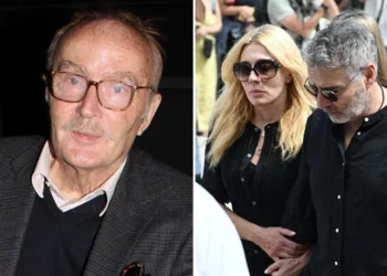 Ντίνος Καρύδης: Συγκίνηση στο τελευταίο αντίο στον ηθοποιό – Συντετριμμένη η κόρη του Σμαράγδα