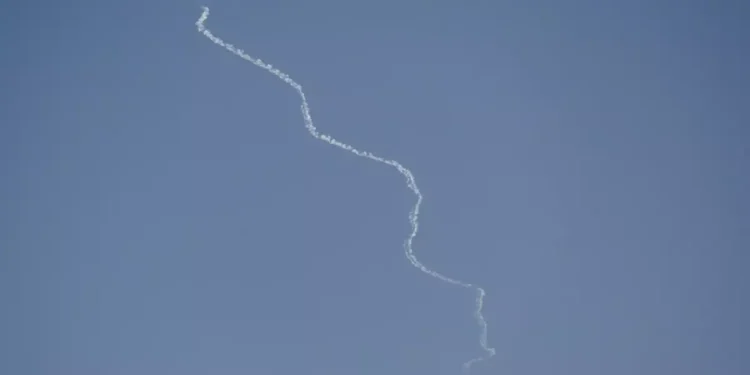 Λίβανος: Η Χεζμπολάχ εκτόξευσε πύραυλο στο Τελ Αβίβ με στόχο το γενικό αρχηγείο της Μοσάντ