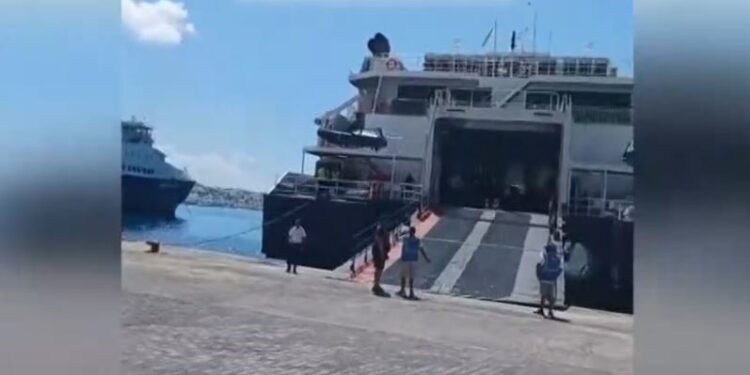 Μύκονος: Ατύχημα σε πλοίο – Μετακινήθηκε ο καταπέλτης κατά την ώρα επιβίβασης