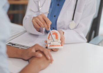 Κάτω από 1.000 ευρώ εισόδημα δηλώνουν οδοντίατροι, ταξιτζήδες, υδραυλικοί και εστιάτορες
