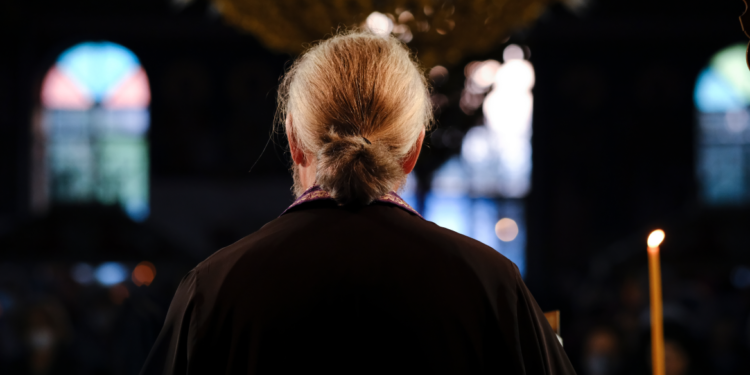 Συγκλονιστική μαρτυρία για τον ιερέα που κακοποιούσε επί 50χρονια την πρεσβυτέρα – «Της απαγόρευε ακόμα και να πλυθεί»