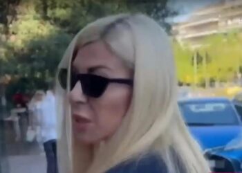 Σοφία Πολυζωγοπούλου: Η πρώτη δημόσια εμφάνιση μετά τον άγριο ξυλοδαρμό της από τον Απόστολο Λύτρα