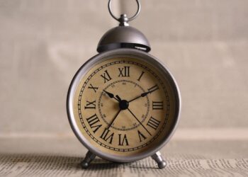 Αλλαγή ώρας 2024: Πότε θα γυρίσουμε τα ρολόγια μία ώρα πίσω