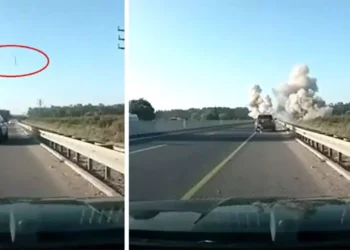 Ισραήλ: Ρουκέτα της Χεζμπολάχ πέφτει σε αυτοκινητόδρομο την ώρα που περνούν ΙΧ