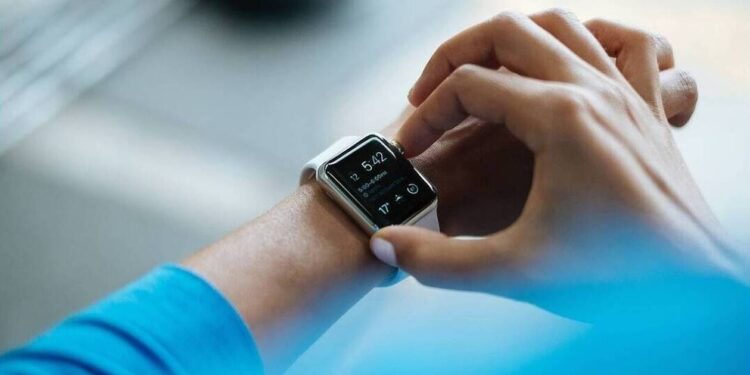 Σχολεία: Τι ισχύει για τα smartwatch μετά την απαγόρευση των κινητών