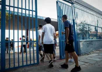 Κυριάκος Μητσοτάκης: Πιλοτική τοποθέτηση locker για κινητά τηλέφωνα στα σχολεία