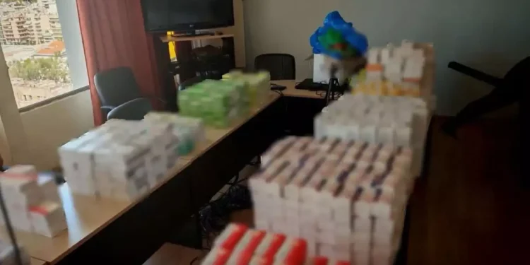 Οι διάλογοι μεταξύ των γιατρών με τους φαρμακοποιούς για τις πλαστές συνταγοφραγήσεις – «Χωρίζω αυτά που θέλουμε, τα υπόλοιπα σε χωματερή»