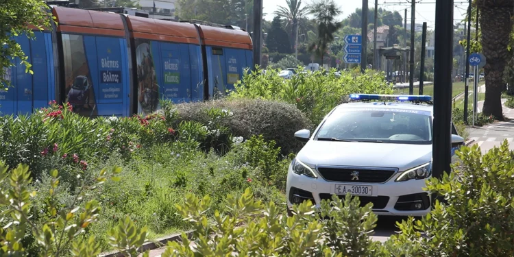 Διακόπηκαν τα δρομολόγια του Τραμ από Αθήνα προς Φάληρο – Έχει τραυματιστεί ανήλικος με πατίνι
