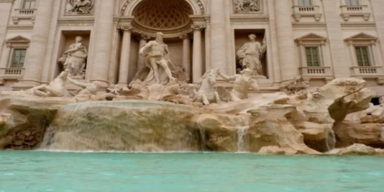 Tέλος οι δωρεάν ευχές: Οι Ιταλοί θέλουν να βάλουν είσοδο στη Φοντάνα ντι Τρέβι για να περιορίσουν τους ενοχλητικούς τουρίστες