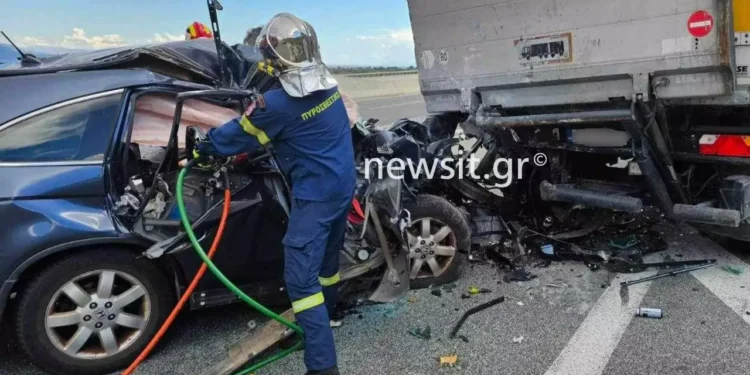 Τροχαίο με δύο νεκρούς στην Πατρών Κορίνθου: Στο μικροσκόπιο η θέση στάθμευσης του φορτηγού