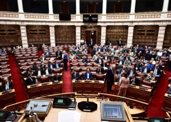 ΝΔ: Η ομάδα των 11 «γαλάζιων» βουλευτών στα ραντάρ του Μαξίμου – Τα επόμενα βήματά τους και η απάντηση της κυβέρνησης