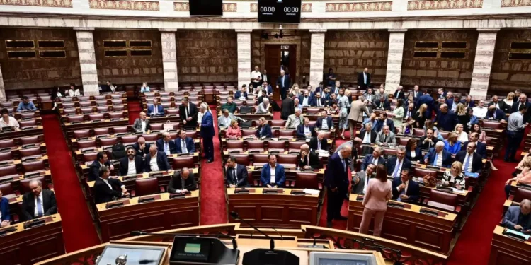 ΝΔ: Η ομάδα των 11 «γαλάζιων» βουλευτών στα ραντάρ του Μαξίμου – Τα επόμενα βήματά τους και η απάντηση της κυβέρνησης