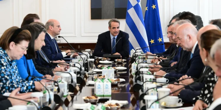 Μητσοτάκης: Πιο αυστηρές ποινές σε γονείς για βία ανηλίκων, τέλος στην ευνοϊκή ποινική μεταχείριση όσων επιστρέφουν κλοπιμαία