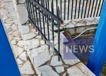 Ζάκυνθος: Βρετανός τουρίστας καρφώθηκε σε κάγκελο στον Λαγανά – Νοσηλεύεται διασωληνωμένος