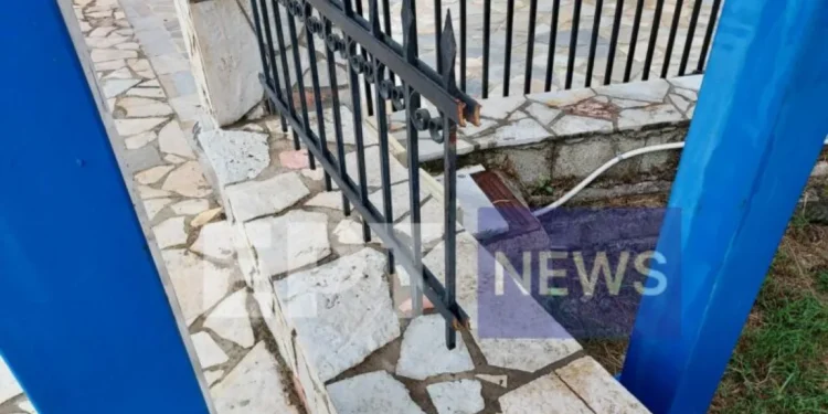 Ζάκυνθος: Βρετανός τουρίστας καρφώθηκε σε κάγκελο στον Λαγανά – Νοσηλεύεται διασωληνωμένος