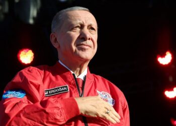 Οι Τούρκοι μας απειλούν τώρα με τη… Χάγη εάν δεν αποστρατικοποιήσουμε τα νησιά