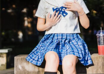 Μπάχαλο για τις ποδιές σε δημοτικό σχολείο στην Αττική: Πώς υποδιευθύντρια «αδειάζει» τον Σύλλογο