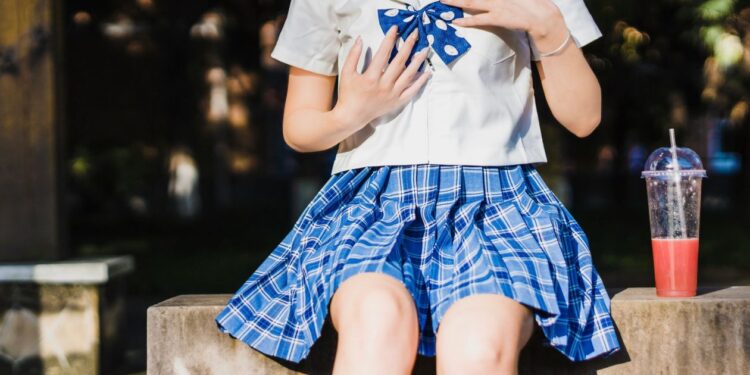 Μπάχαλο για τις ποδιές σε δημοτικό σχολείο στην Αττική: Πώς υποδιευθύντρια «αδειάζει» τον Σύλλογο