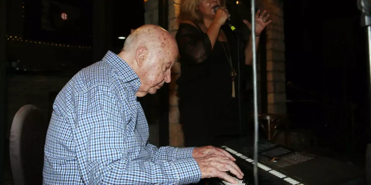 Πέθανε ο Μίμης Πλέσσας μία εβδομάδα πριν τα 100α γενέθλιά του